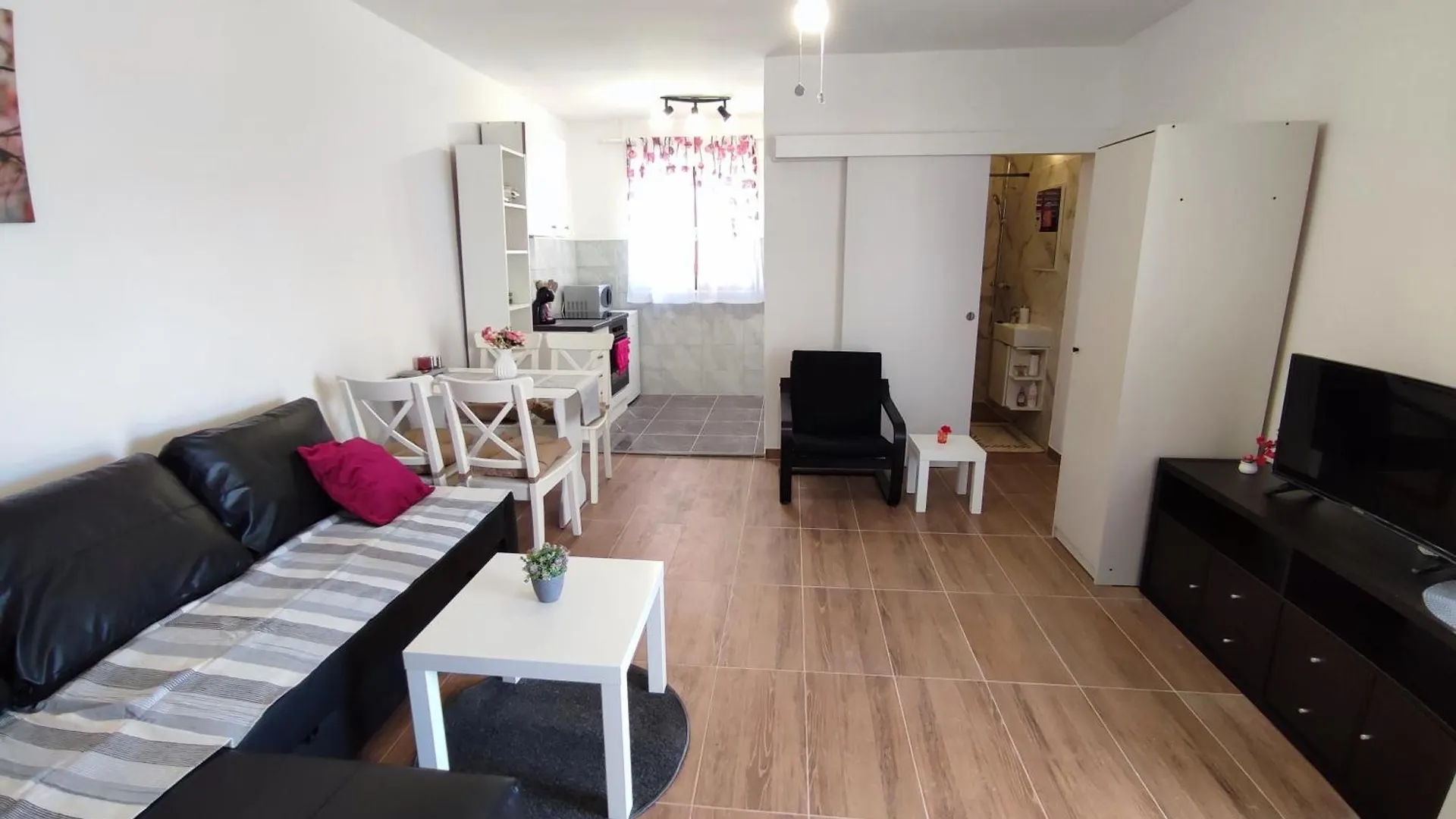 Apartmani Tonka Pag Town 0*,  Croatia